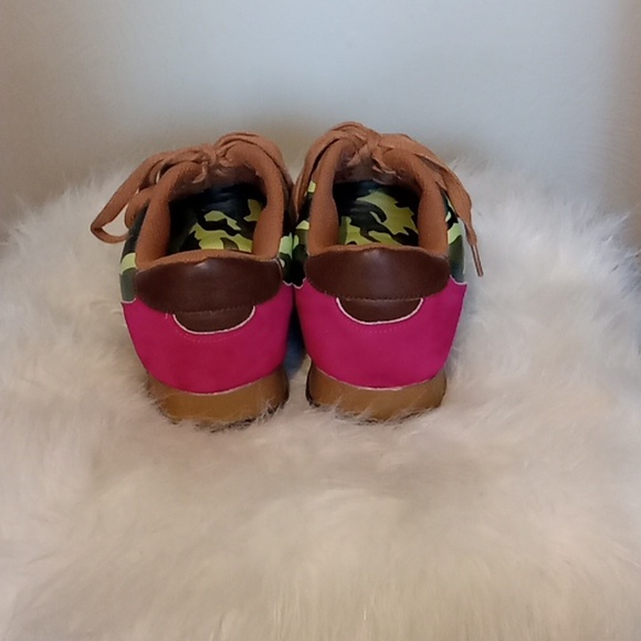 Multiple color sneaker - Picture 3 of 3